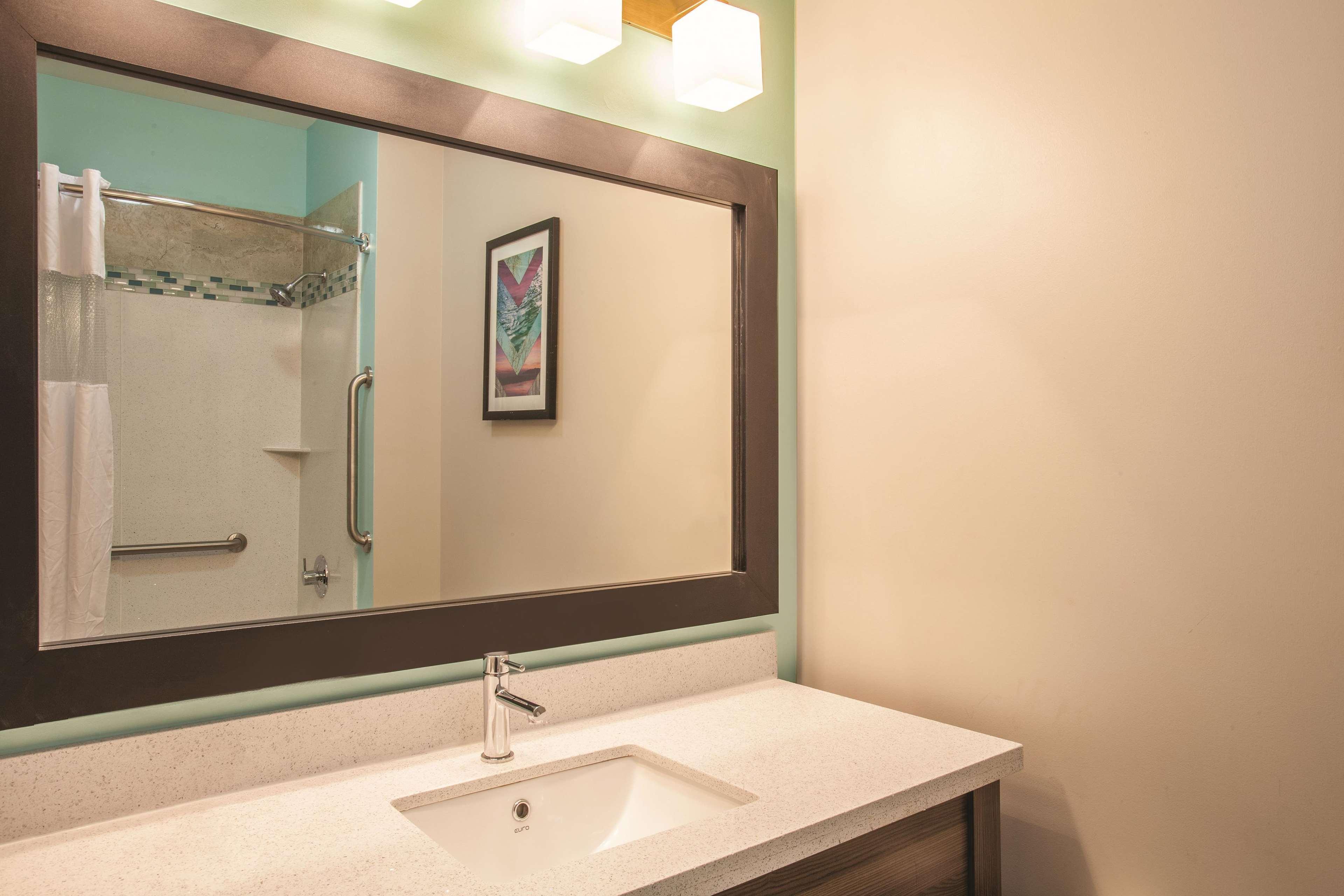 La Quinta By Wyndham Forsyth Hotel Екстериор снимка
