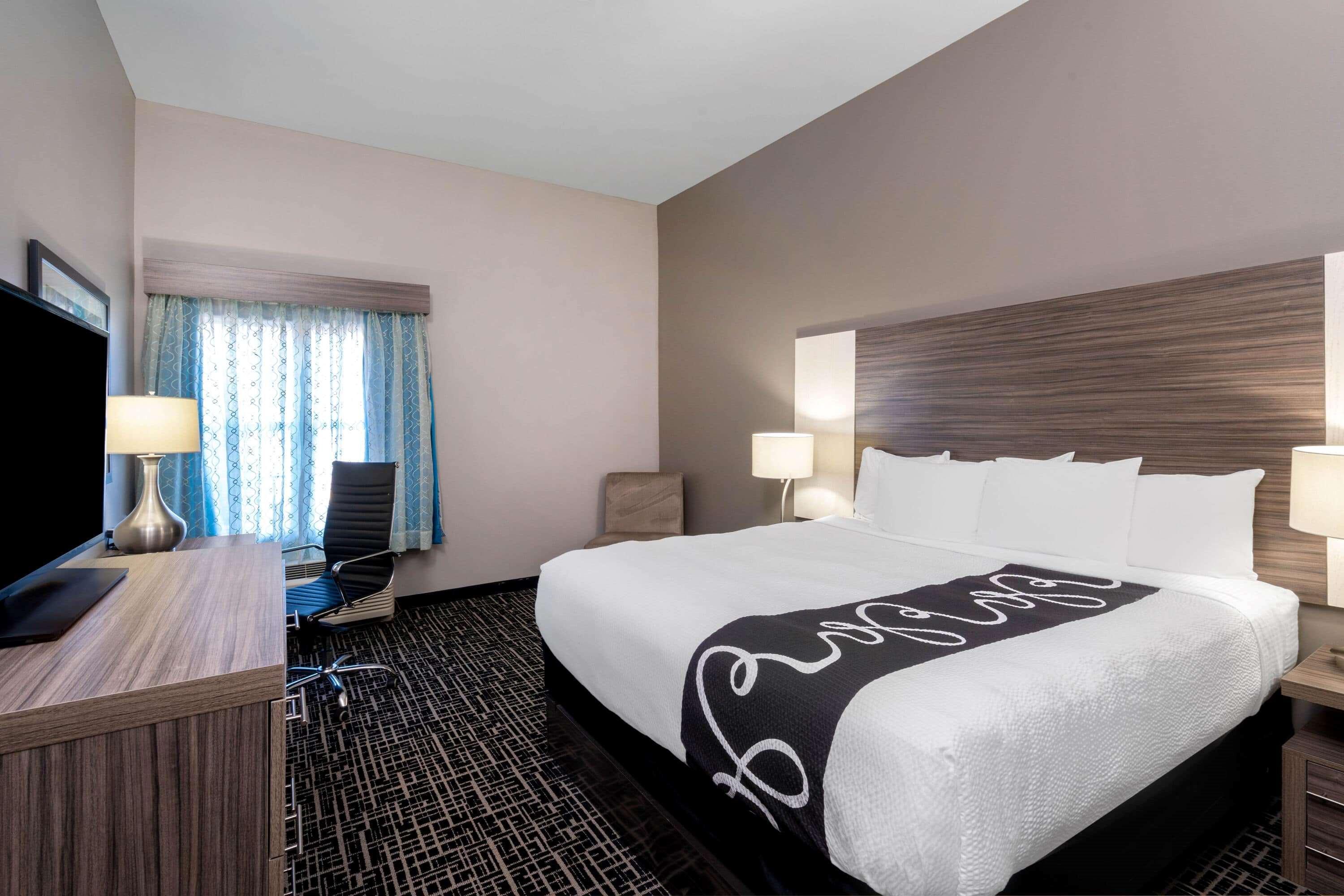 La Quinta By Wyndham Forsyth Hotel Екстериор снимка