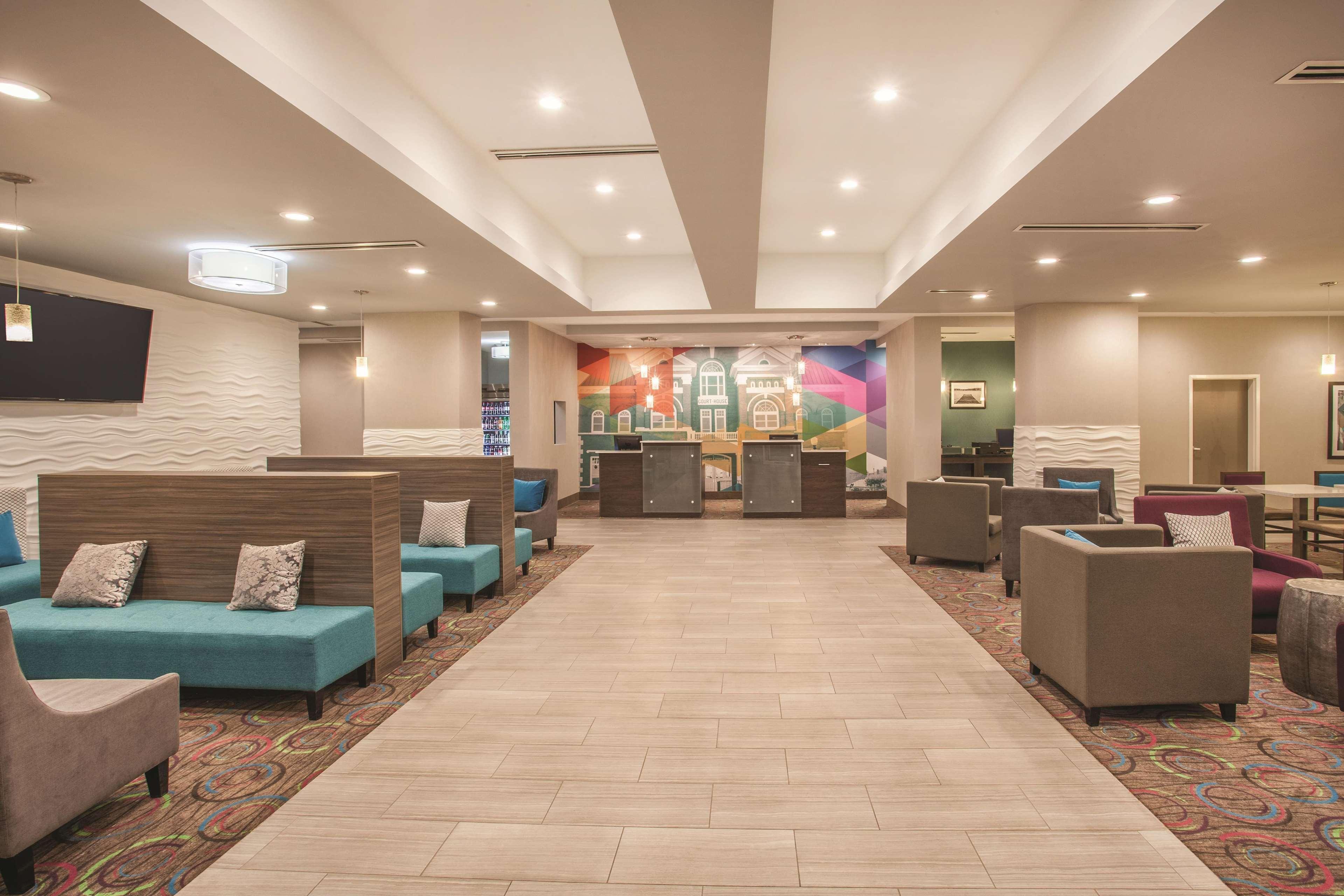 La Quinta By Wyndham Forsyth Hotel Екстериор снимка