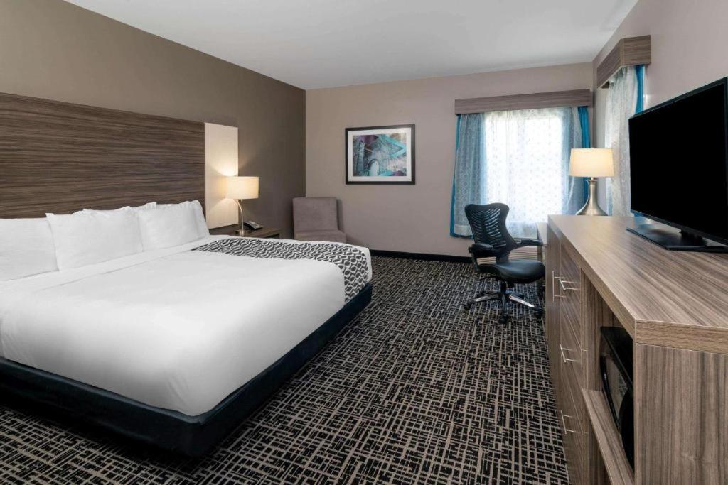 La Quinta By Wyndham Forsyth Hotel Екстериор снимка