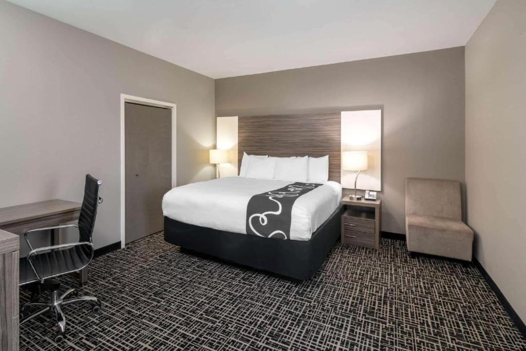 La Quinta By Wyndham Forsyth Hotel Екстериор снимка
